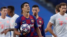 Luis Suárez, úto�ník Barcelony, po inkasovaném gólu ve �tvrtfinále Ligy mistr�...