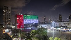 Radnice v Tel Avivu se rozsvítila barvami Spojených arabských emirát, které...