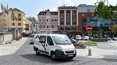 Změna dopravního značení na náměstí Svobody platí od začátku července. Řidiči...