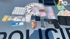 Policisté v Praze zadreli drogového dealera na motocyklu