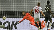 Luuk de Jong ze Sevilly stílí vítzný a postupový gól v semifinále Evropské...