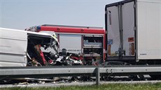 Nehoda dvou nákladních automobil na Praském okruhu skonila smrtí dvou lidí....
