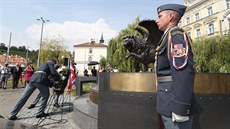Pietní vzpomínka, která u pomníku letců RAF na pražském Klárově v den 75....