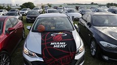 Floridtí nadenci jezdí do autokina na zápasy Miami v NBA.