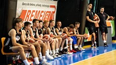 Tomáš Satoranský a jeho svěřenci z basketbalového kempu na Folimance