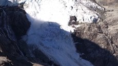 Ve výcarských Alpách se zbortil ledovec. Pád natoila turistka