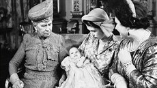Královna Mary, Al�b�ta II. (je�t� coby princezna) a královna matka na k�tu...