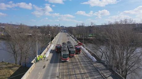 Podle diagnostik provedených na Libeském most ho není nutné bourat. Tramvaje...