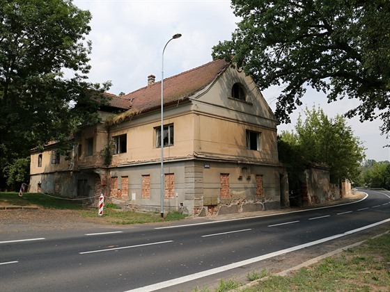 Starý vodní mlýn v Blanech je podle radnice ve velmi patném stavu a ohrouje...