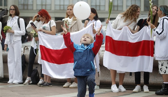 Protestovat proti Lukaenkovi se do minských ulic opt vydaly desetitisíce...