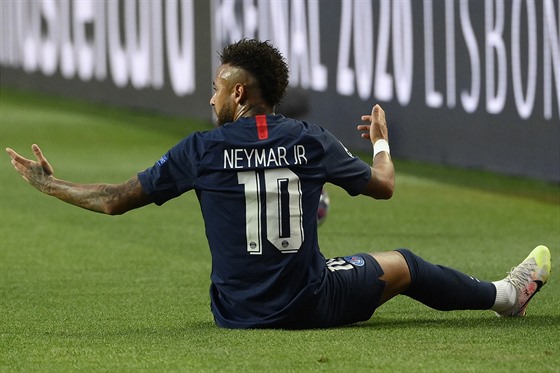 Neymar v dresu Paris St. Germain ve finále Ligy mistr s Bayernem.