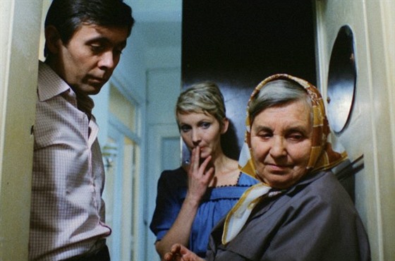 Josef Abrhám, Daniela Koláová a Milada Jeková ve filmu Kulový blesk (1978)
