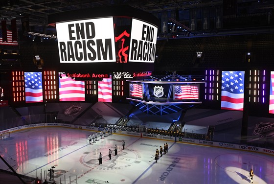 Hokejová NHL kvli protestm proti rasismu odloila dva hrací dny play off.