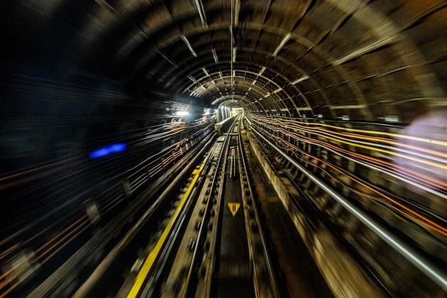 Čištění tunelu pražského metra u stanice Florenc. (21. srpna 2020)
