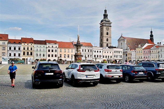 Za parkování v centru Budějovic budou řidiči platit i přes noc a o víkendu