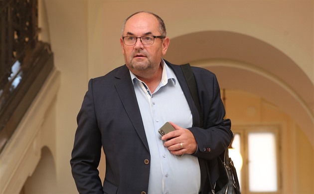 Odvolací soud začne řešit Peltovu kauzu, slovinský parlament projedná uznání Palestiny