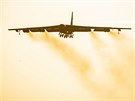 Americké bombardéry B-52 pistávají na základn Fairford v Británii kvli...