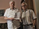V�clav Buben�k (vlevo) a jeho spolupracovn�k, p�edseda Klubu rod�k� a p��tel...