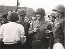 Pípitek s americkými osvoboditeli v roce 1945