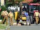 Pyrotechnici hledaj� ve Str�n� na Uherskohradi��sku nevybuchlou leteckou pumu.