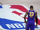 LeBron James z LA Lakers bhem tetího souboje s Portlandem