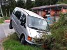 Auto skonilo v pkopu nedaleko myky ve Starm Mst v Nchod (28. 8. 2020).
