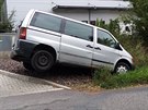 Auto skonilo v pkopu nedaleko myky ve Starm Mst v Nchod (28. 8. 2020).