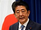 inzó Abe oznamuje svou rezignaci na postu japonského premiéra kvli zdravotním...