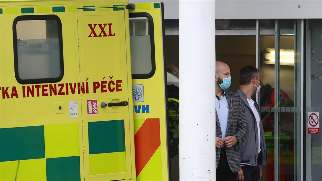 Prezident Milo� Zeman opustil Vojenskou úst�ední nemocnici v Praze, kde se...