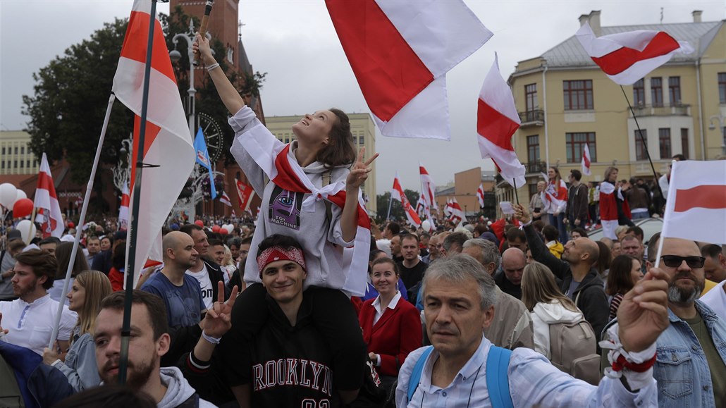 Sto tisíc lidí v ned�li vy�lo op�t do ulic b�loruského Minsku. �ádají nové...