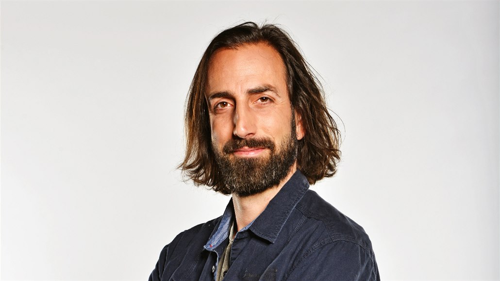 Petr Van�k v seriálu Sest�i�ky Modrý kód (2020)