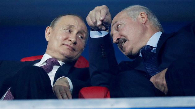 Rusk prezident Vladimir Putin a jeho blorusk protjek Alexandr Lukaenko na zvren ceremonii Evropskch her v Minsku (30. ervna 2019)