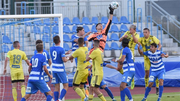 Momentka ze zpasu druh fotbalov ligy mezi st nad Labem a Varnsdorfem.