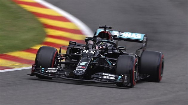 Britsk pilot stje Mercedes Lewis Hamilton v kvalifikaci na Velkou cenu Belgie