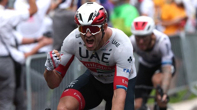 Norsk cyklista Alexander Kristoff se raduje z vtzstv v prvn etap Tour de France 2020.
