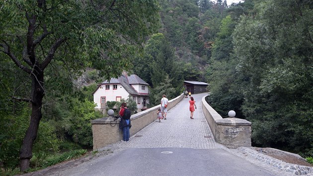 Gotick most v Rabtejn nad Stelou byl oteven po tlet rekonstrukci. (19. srpna 2020)