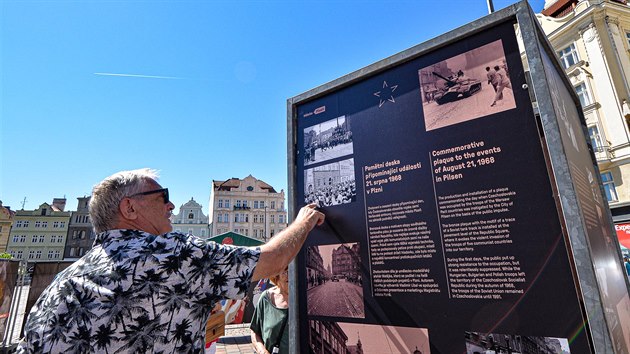Tden bude u nov pamtn desky usazen do plochy  na plzeskm nmst Republiky i panel s historickmi fotografiemi ze dn. kdy invazn vojska obsadila v srpnu 1968 eskoslovensko. (21. srpna 2020)