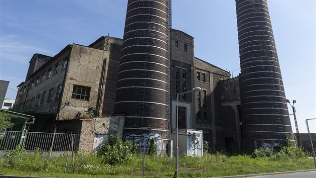 Nevyuvan historick budova star elektrrny v Perov. Ministerstvo kultury se ji sna zachrnit jako pamtku s industriln architekturou.