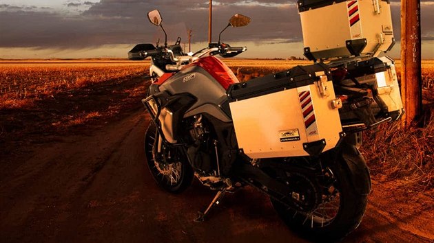 Cestovní enduro RVM 500 by Jawa má za cíl nabídnout motocyklistům pohodlí při cestování na delší vzdálenosti