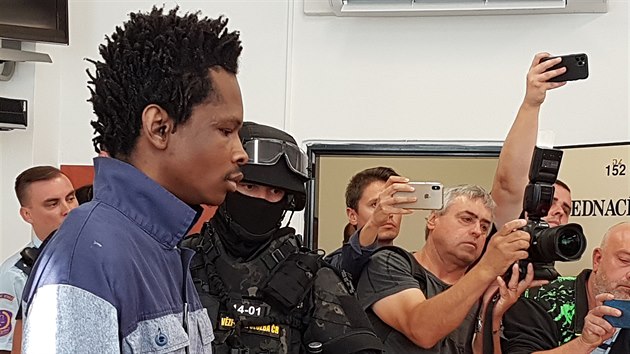 Abdallah Ibrahim Diallo u odvolacho jednn u Krajskho soudu v st nad Labem. (24. srpna 2020)