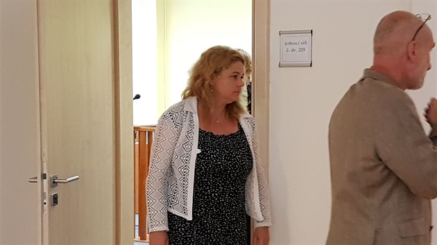Místopředsedkyně ústeckého krajského soudu Markéta Lehká před mosteckým okresním soudem. (25. srpna 2020)