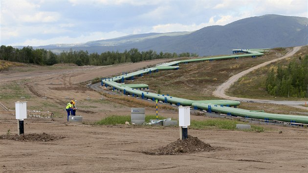 Soust Hoanskho energetickho koridoru je tak horkovod (vpravo).