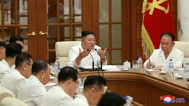Severokorejsk dikttor Kim ong-un se ukzal na irm zasedn vldnouc Korejsk strany prce. (25. srpna 2020)