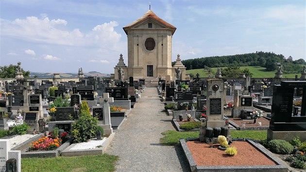 Zhruba po 15 letech končí oprava barokního hřbitova ve Střílkách.