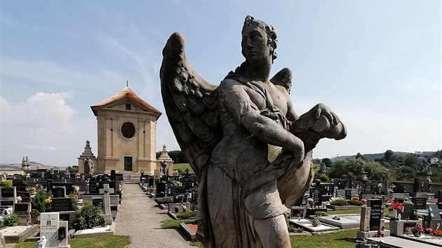 Zhruba po 15 letech končí oprava barokního hřbitova ve Střílkách.