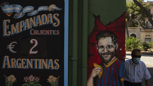 Namalovan Lionel Messi na zdi barcelonskho domu (26. srpna 2020)