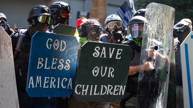 Pravicoví demonstranti Proud Boys v Portlandu v americkém státě Oregon (23. srpna 2020).