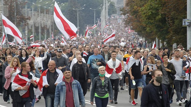Sto tisc lid v nedli vylo opt do ulic bloruskho Minsku. daj nov prezidentsk volby, odmtaj optovn vtzstv Alexandra Lukaenka. (23. srpna 2020)