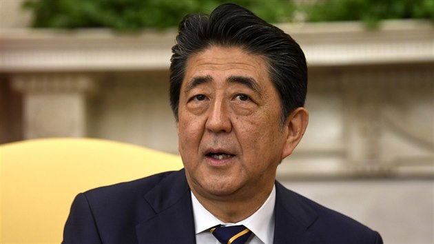 Japonsk premir inz Abe na nvtv Spojench stt americkch. (26. dubna 2019)