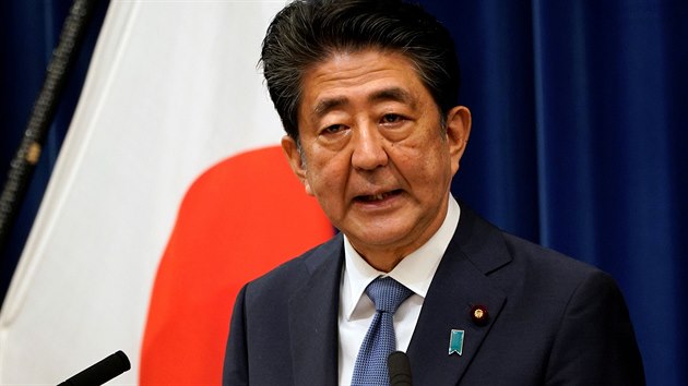 inz Abe oznamuje svou rezignaci na postu japonskho premira kvli zdravotnm problmm. (28. srpna 2020)